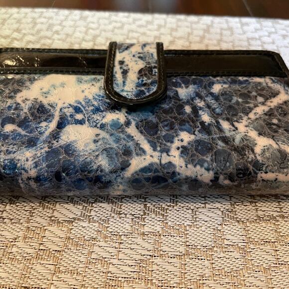 Christopher & Banks blue/white/black Wallet kiss-lock - Picture 1 of 12